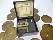SYMPHONION - SPIELUHR UM 1900