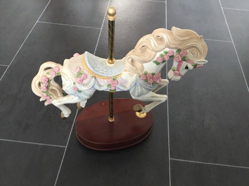 Spieluhr pferd karussell auf - spieluhr,