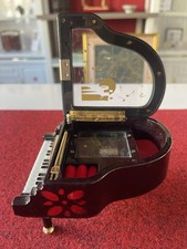 Spieluhr/Musik Box in Klavier